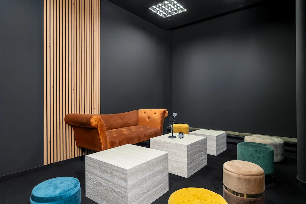 Pokój 9 – komfortowa przestrzeń do wspólnego śpiewania